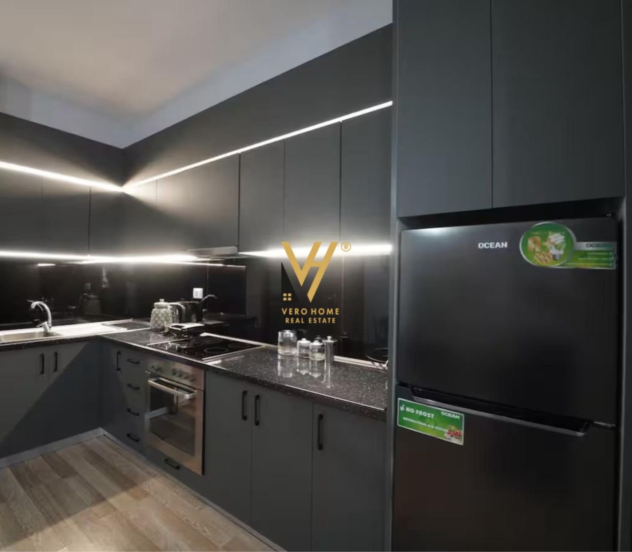 1+1+BLK ME QIRA NE QENDER 700 EURO