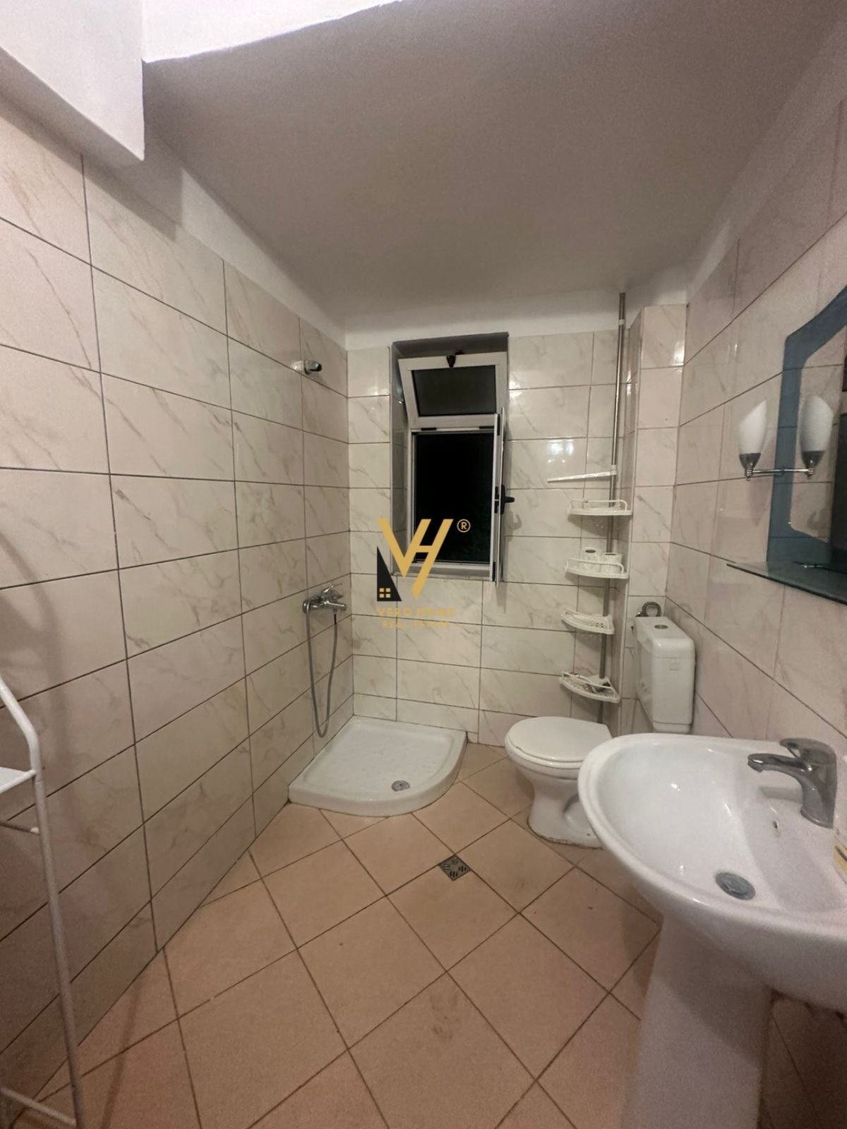 ZYRE 70 M2 ME QERA NE MYSLYM SHYR 700 EURO