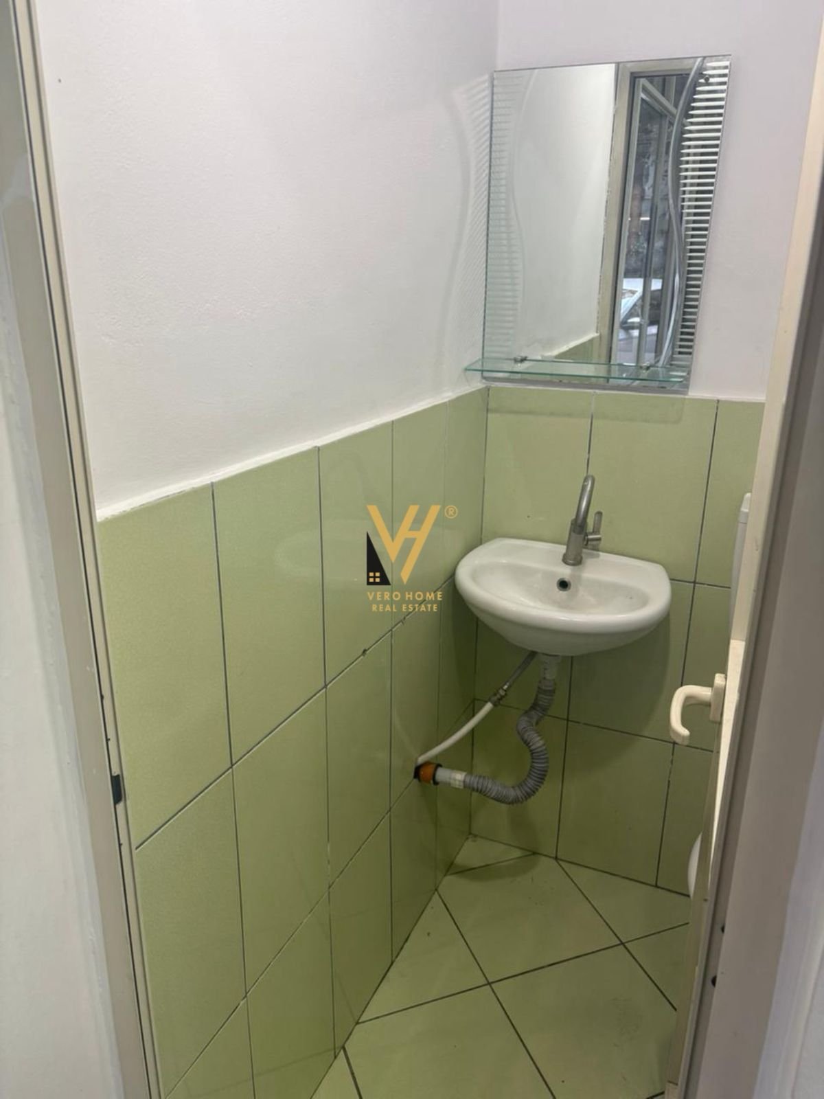 DYQAN 50 M2 ME QIRA TE RRUGA SIRI KODRA 25.000 LEK