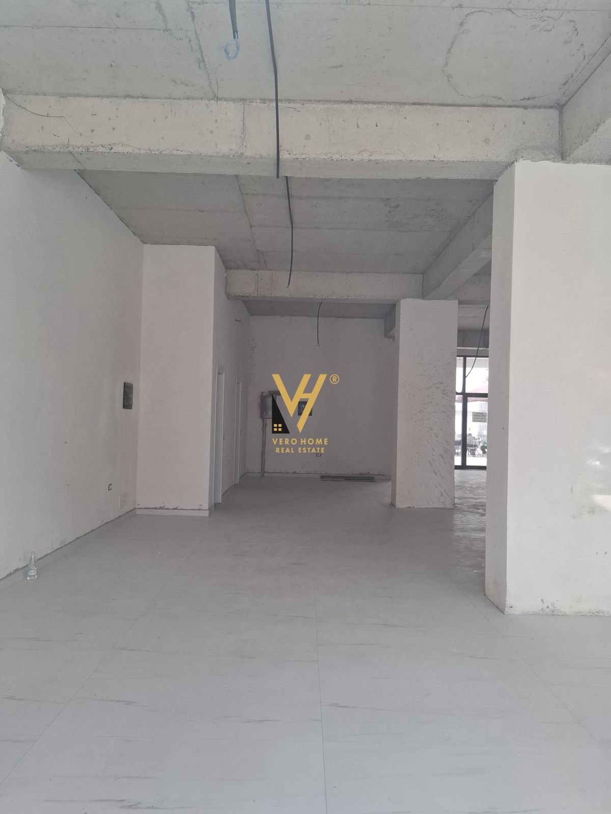 DYQAN 150 M2 ME QERA TE RRUGA NDRE MJEDA 2.200 EUR