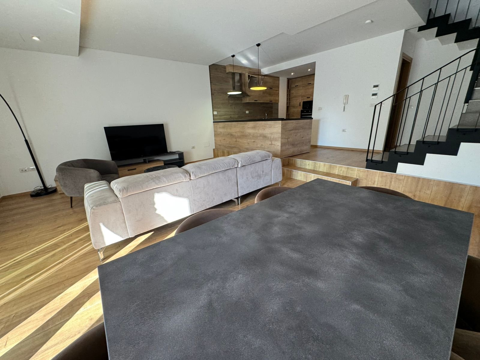 Super Vile 2-Kateshe me qera prane TEG