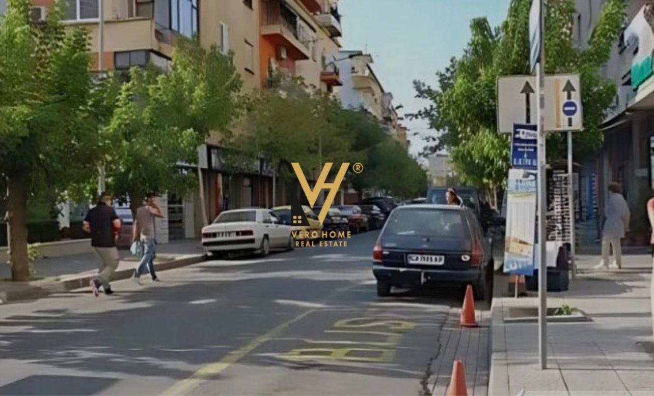 DYQAN 11 M2 ME QERA TE RRUGA MINE PEZA 30.000 LEKE