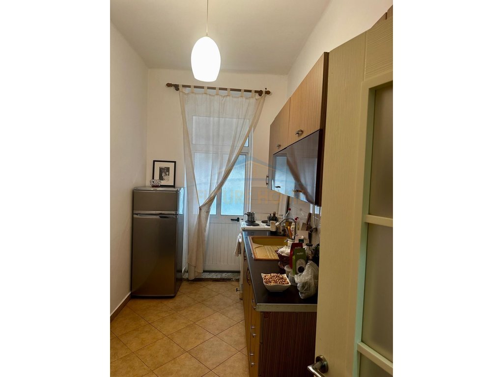 Shitet, apartament 1+1, Rruga e Durrësit, Tiranë