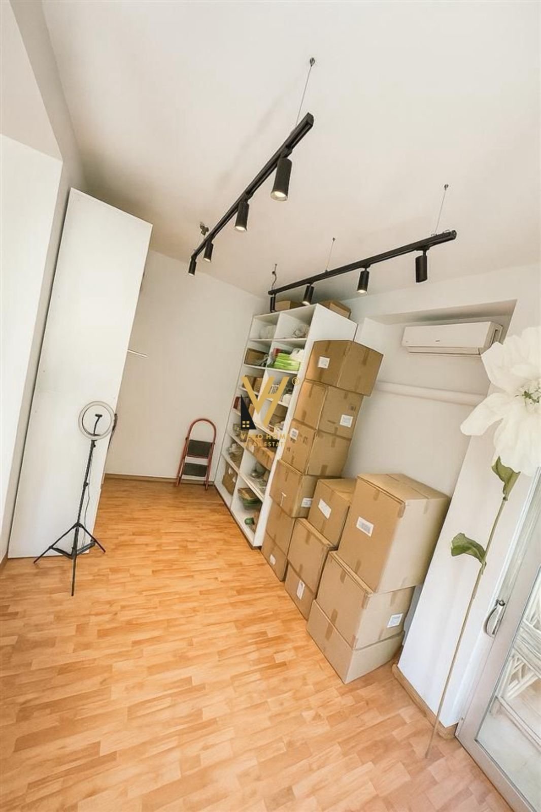 ZYRE 70 M2 ME QERA TE VASO PASHA, BLLOK 800 EURO