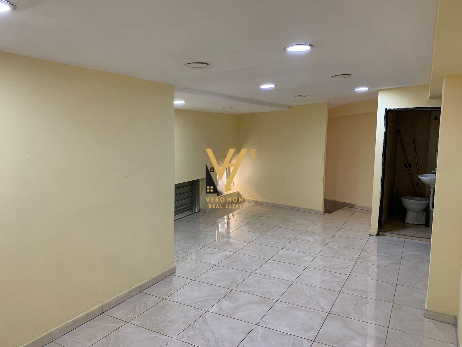 30 M2 ME QIRA TE RRUGA E DURRESIT 450 EURO