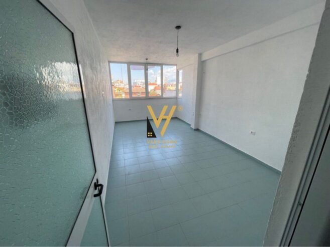 AMBIENT BIZNESI 90 M2 ME QERA TE SELVIA 900 EURO