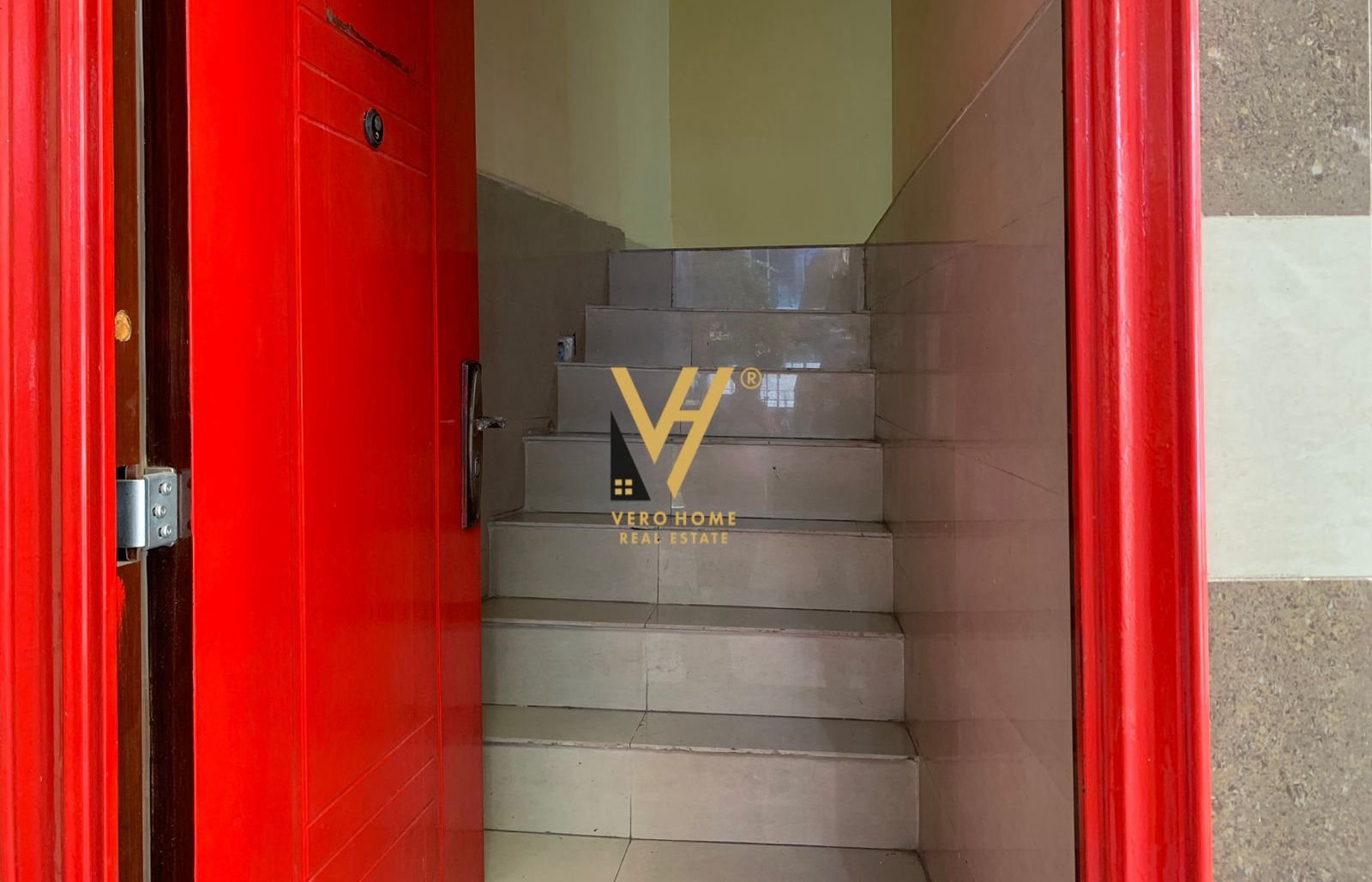 30 M2 ME QIRA TE RRUGA E DURRESIT 450 EURO