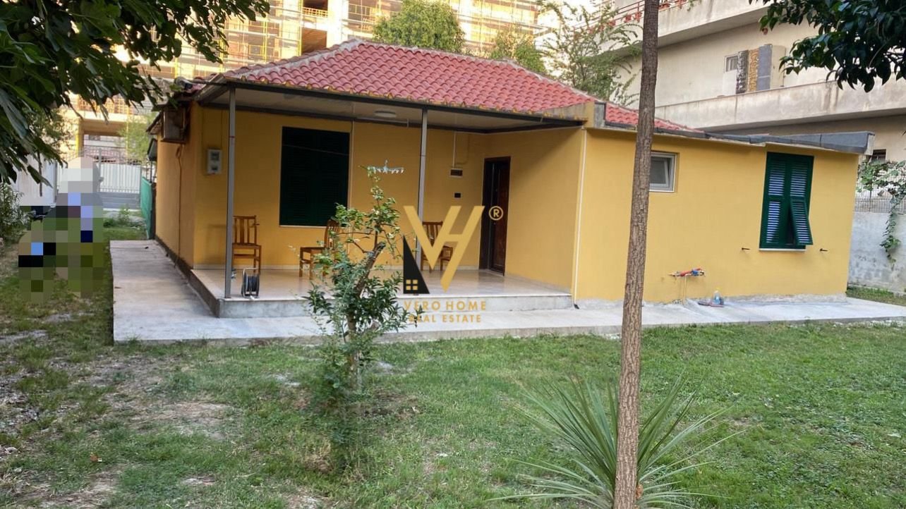 SHTEPI TEK ISH FUSHA E AVIACIONIT 500 EURO