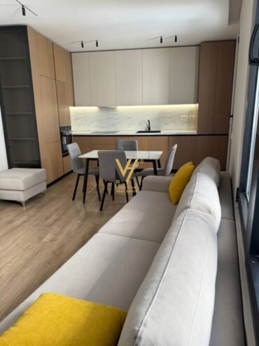 2+1+BLK ME QIRA TE 21 DHJETORIT 750 EURO