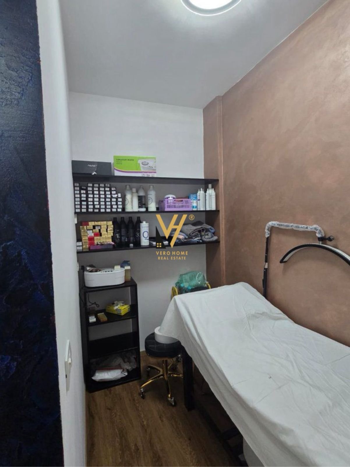 PARUKERI 51 M2 ME QERA NE SAUK 500 EURO