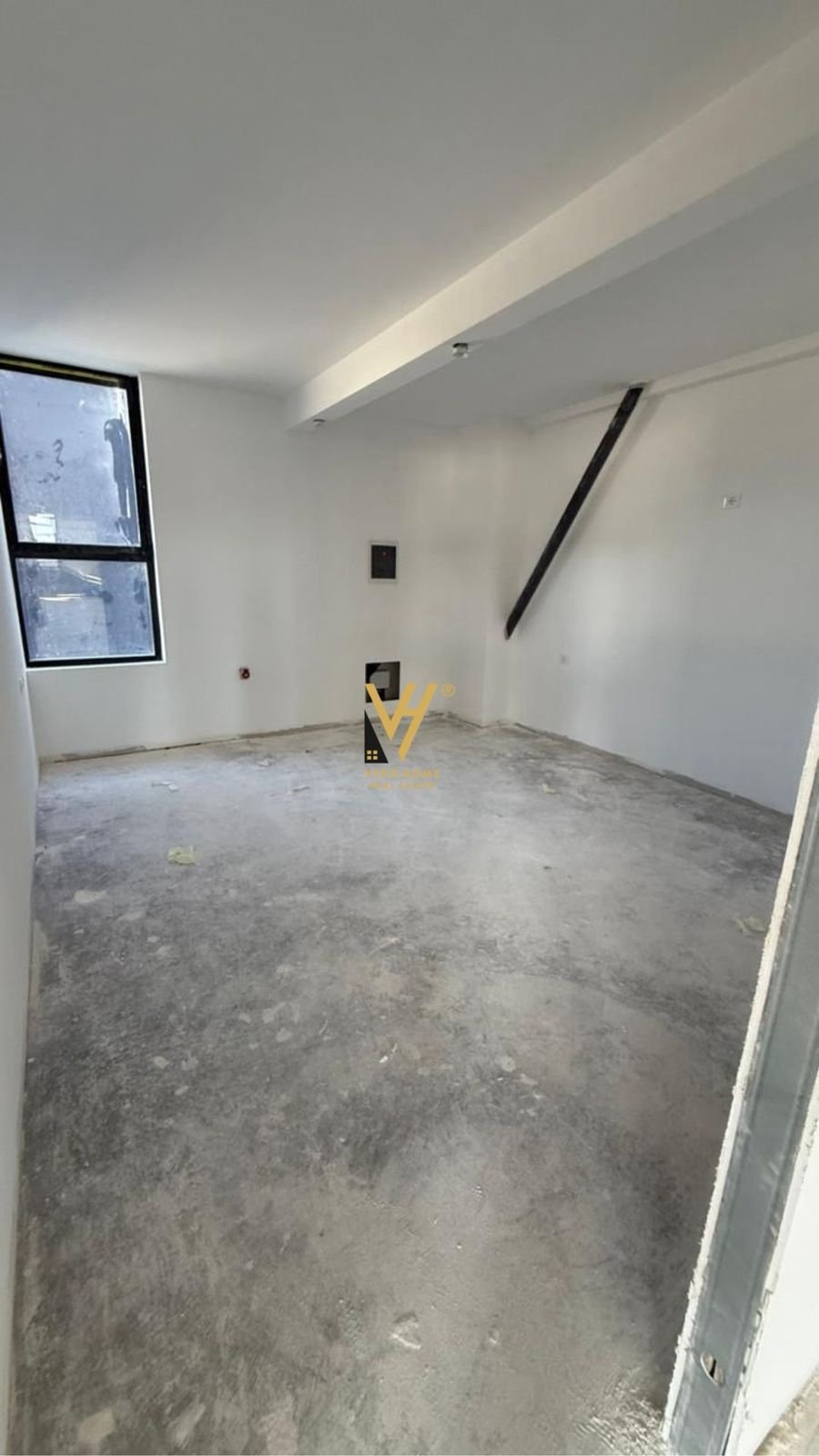 KAPANON 1.000 M2 ME QERA NE LAKNAS 4.000 EURO