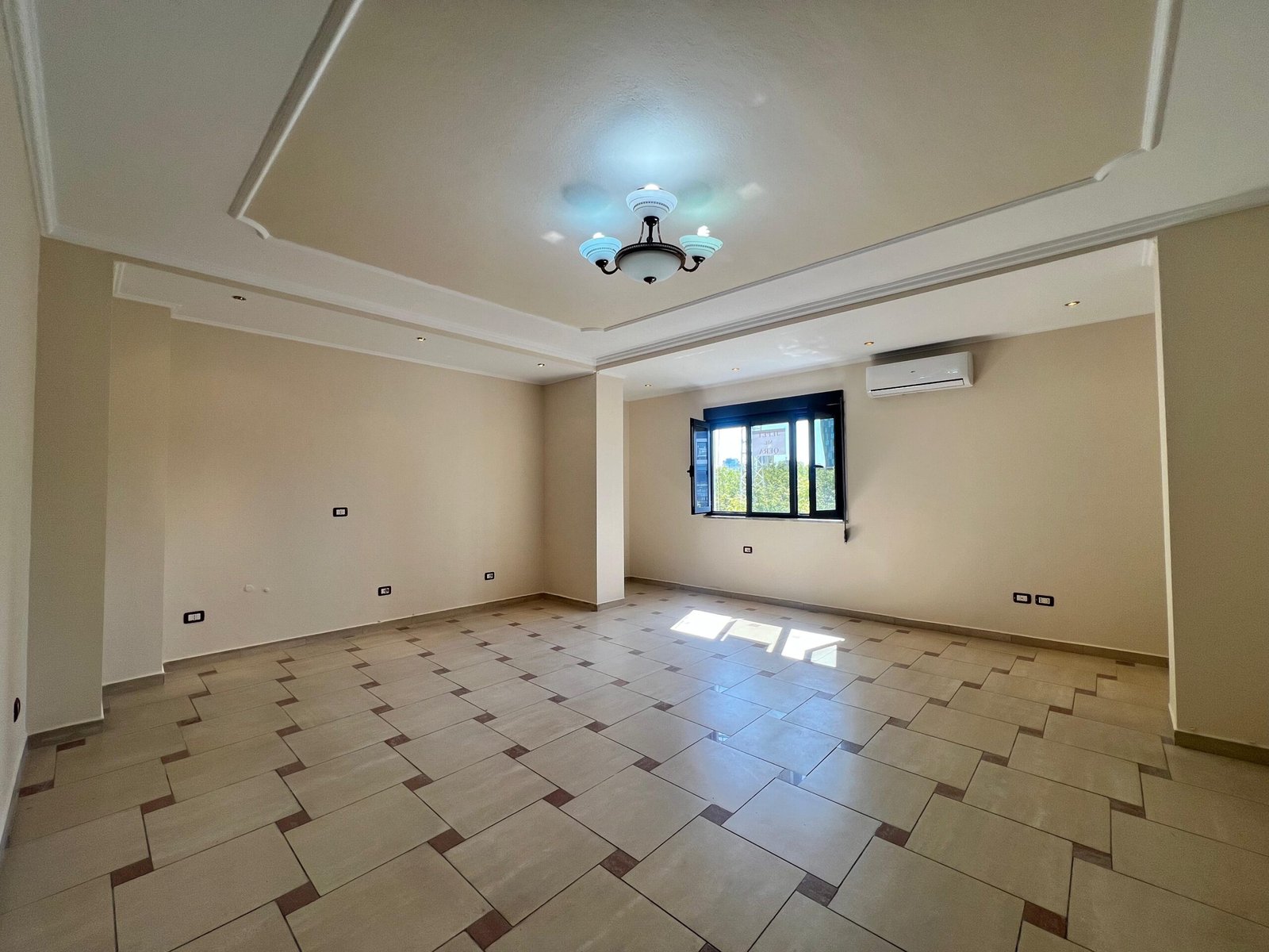 Jepet me qira Ambient Biznesi, “Rruga e Kavajes”,