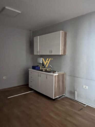 ZYRE 220 M2 ME QIRA NE BLLOK 2.000 EURO