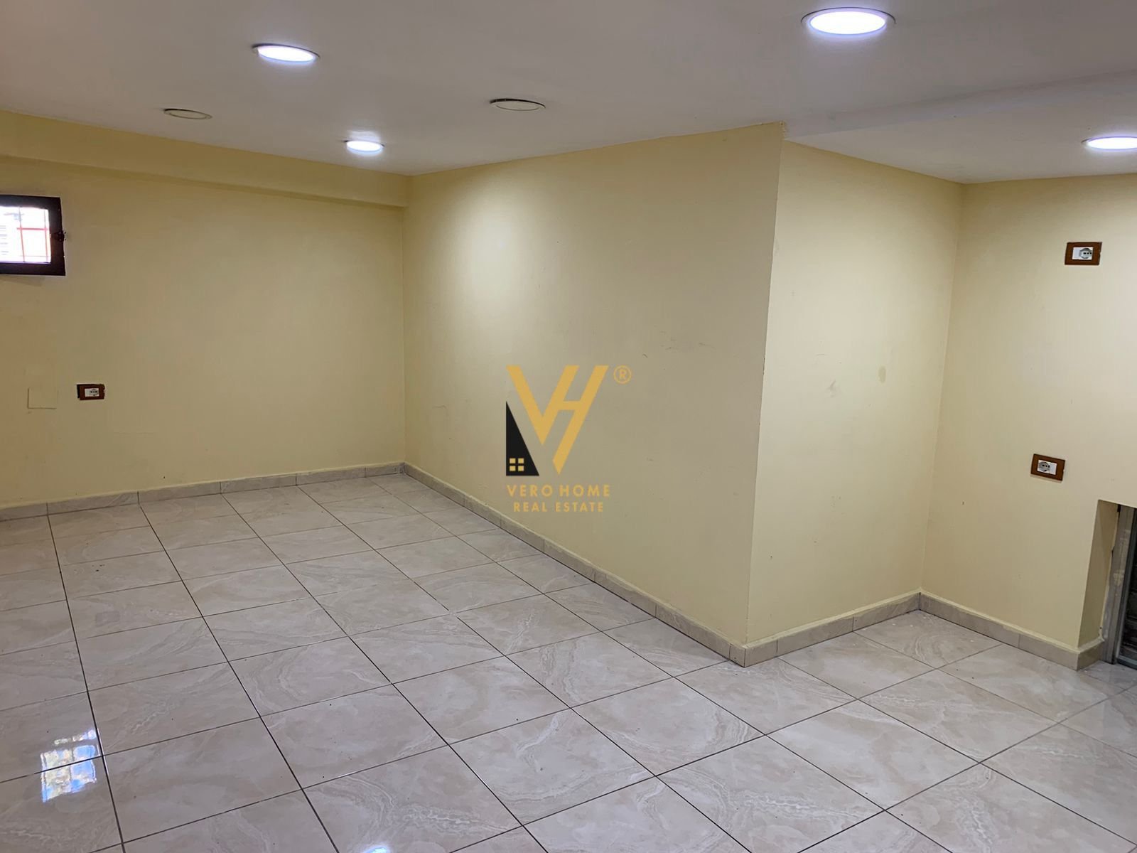 30 M2 ME QIRA TE RRUGA E DURRESIT 450 EURO