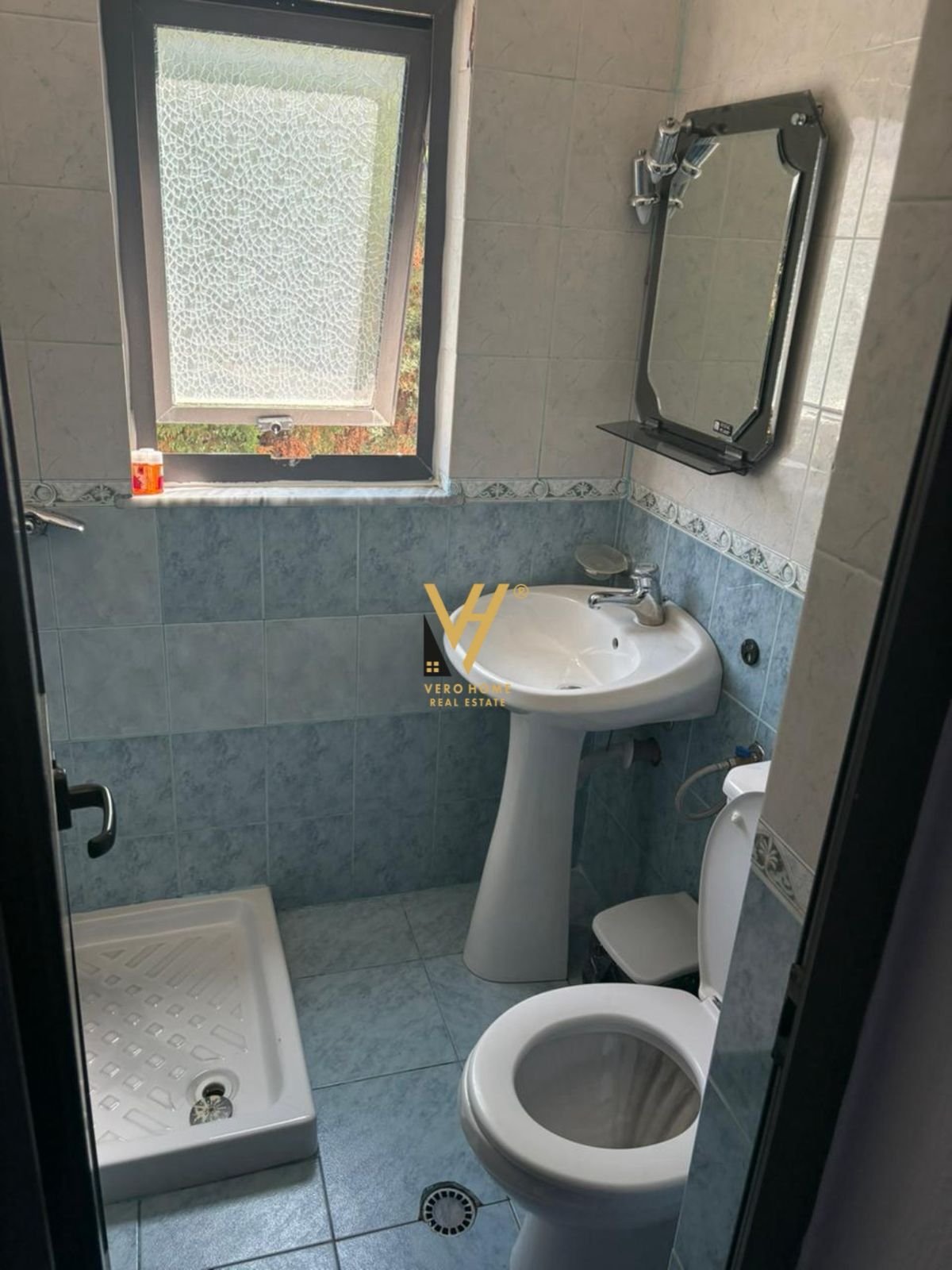 HOTEL KATER KATESH ME QIRA NE SAUK 10.000 EURO