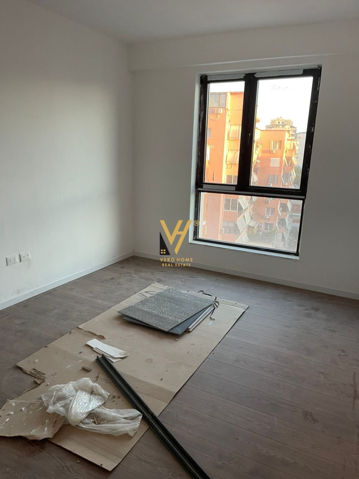 ZYRE 90 M2 ME QIRA TE MYSLYM SHYRI 1.000 EURO