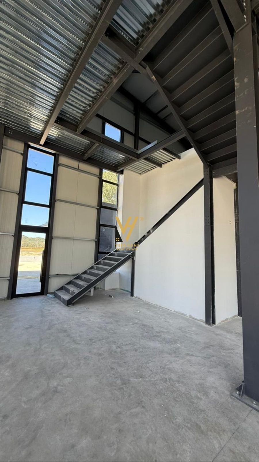 KAPANON 1.000 M2 ME QERA NE LAKNAS 4.000 EURO