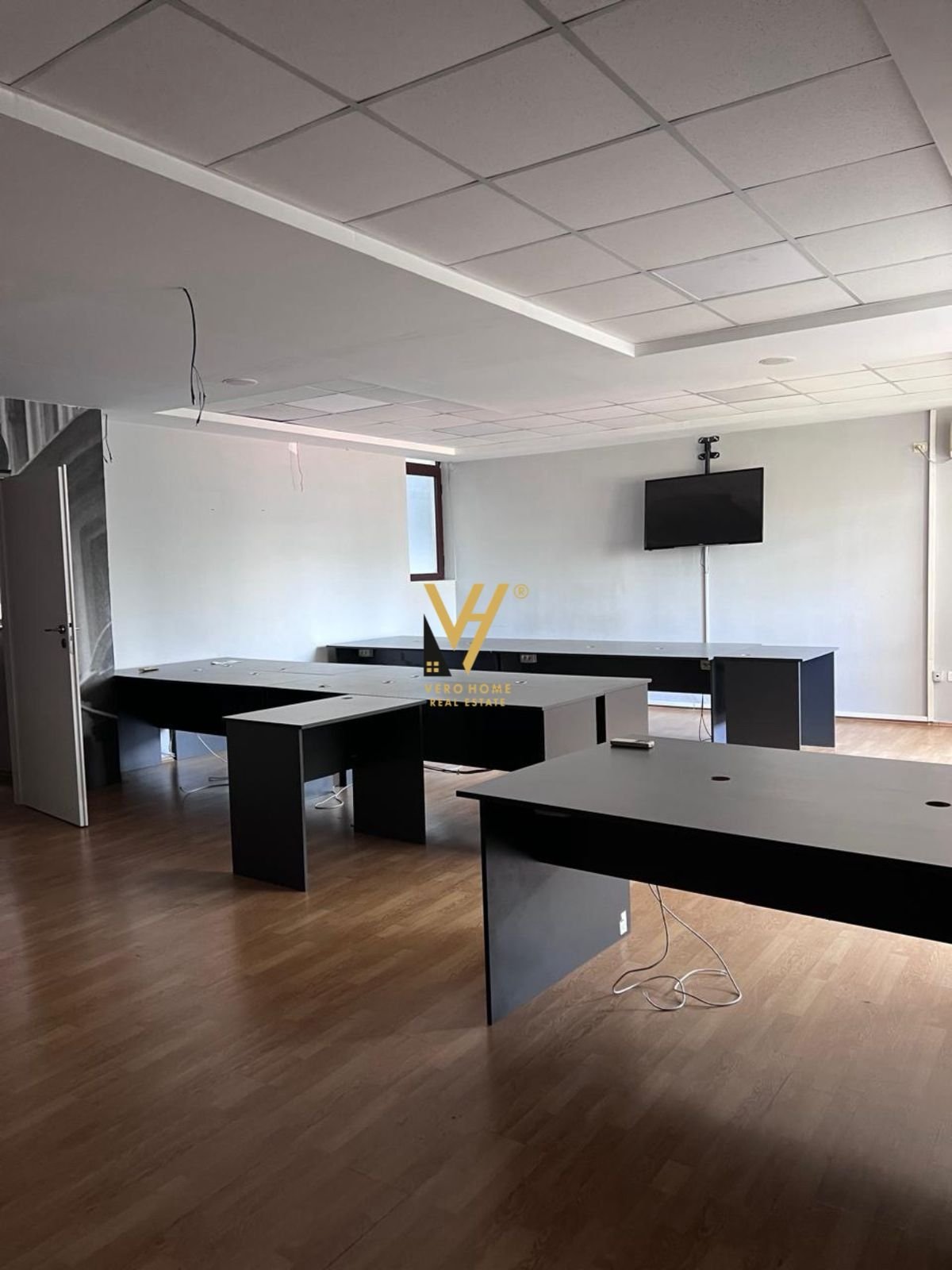 ZYRE 220 M2 ME QIRA NE BLLOK 2.000 EURO