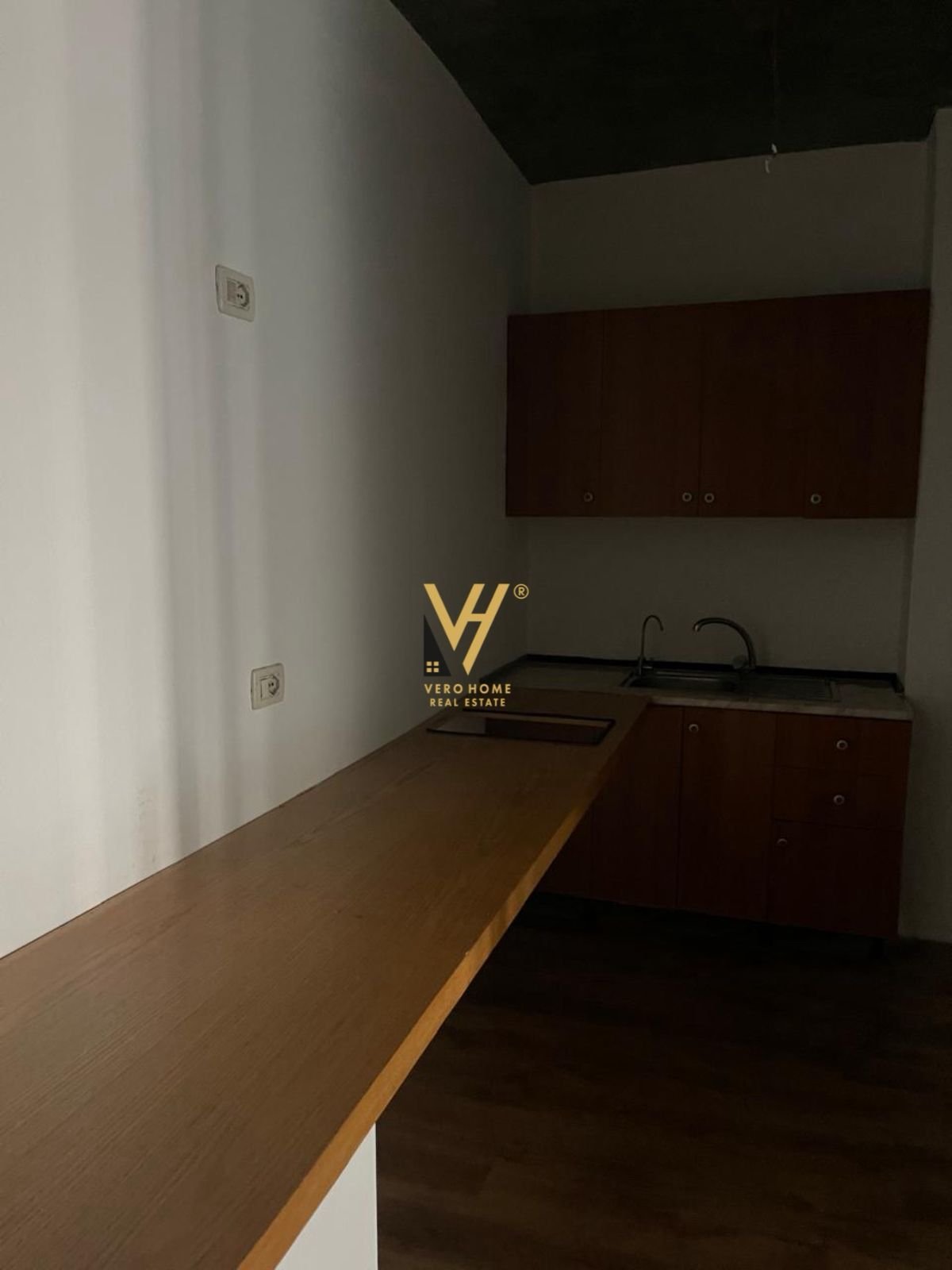 AMBIENT ME QERA NE MYSLYM SHYR 1.100 EURO