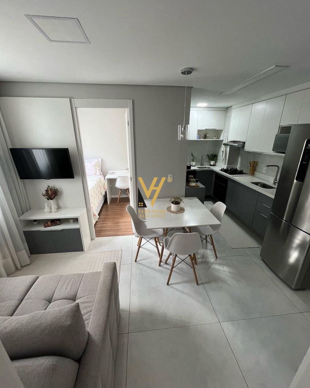 2+1+2 ME QIRA TE SULEJMAN DELVINA 700 EURO