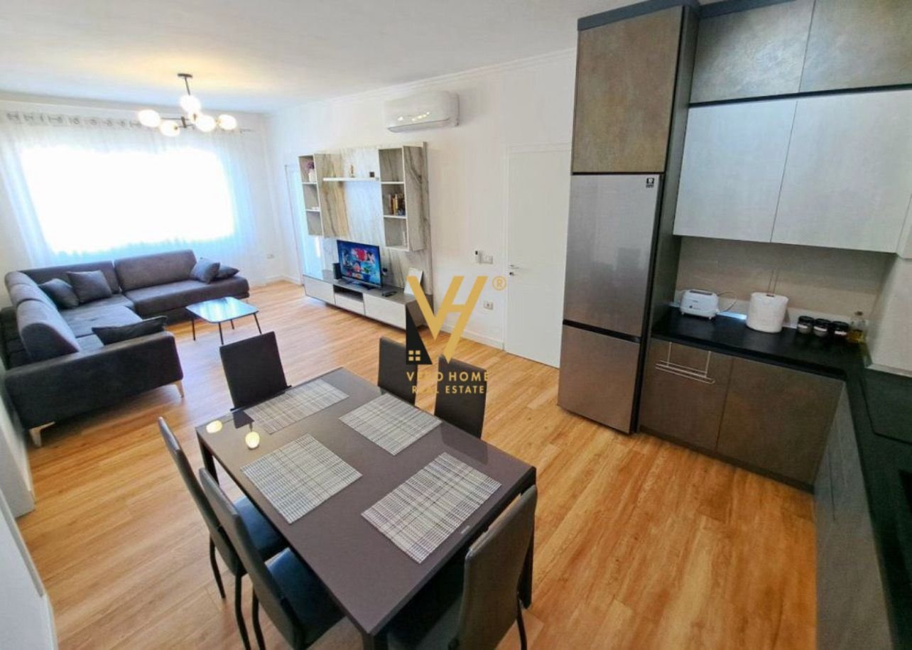 2+1+2+BLK ME QERA TE PAZARI I RI 1.250 EURO