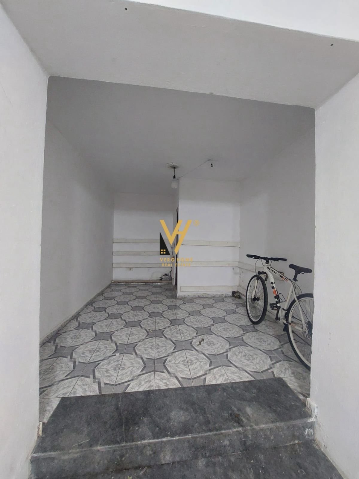 DYQAN 50 M2 TE 5 MAJI 100.000 EURO