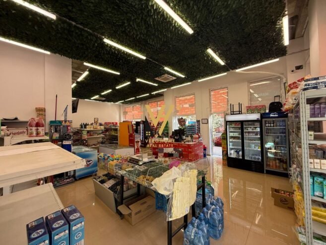 SUPERMARKET TE STACIONI I TRENIT 1.400 EURO