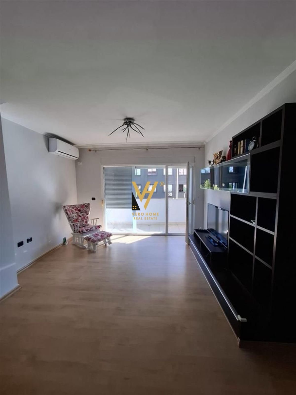 1+1+BLK ME QERA TE JURIDIKU, BLLOK 900 EURO