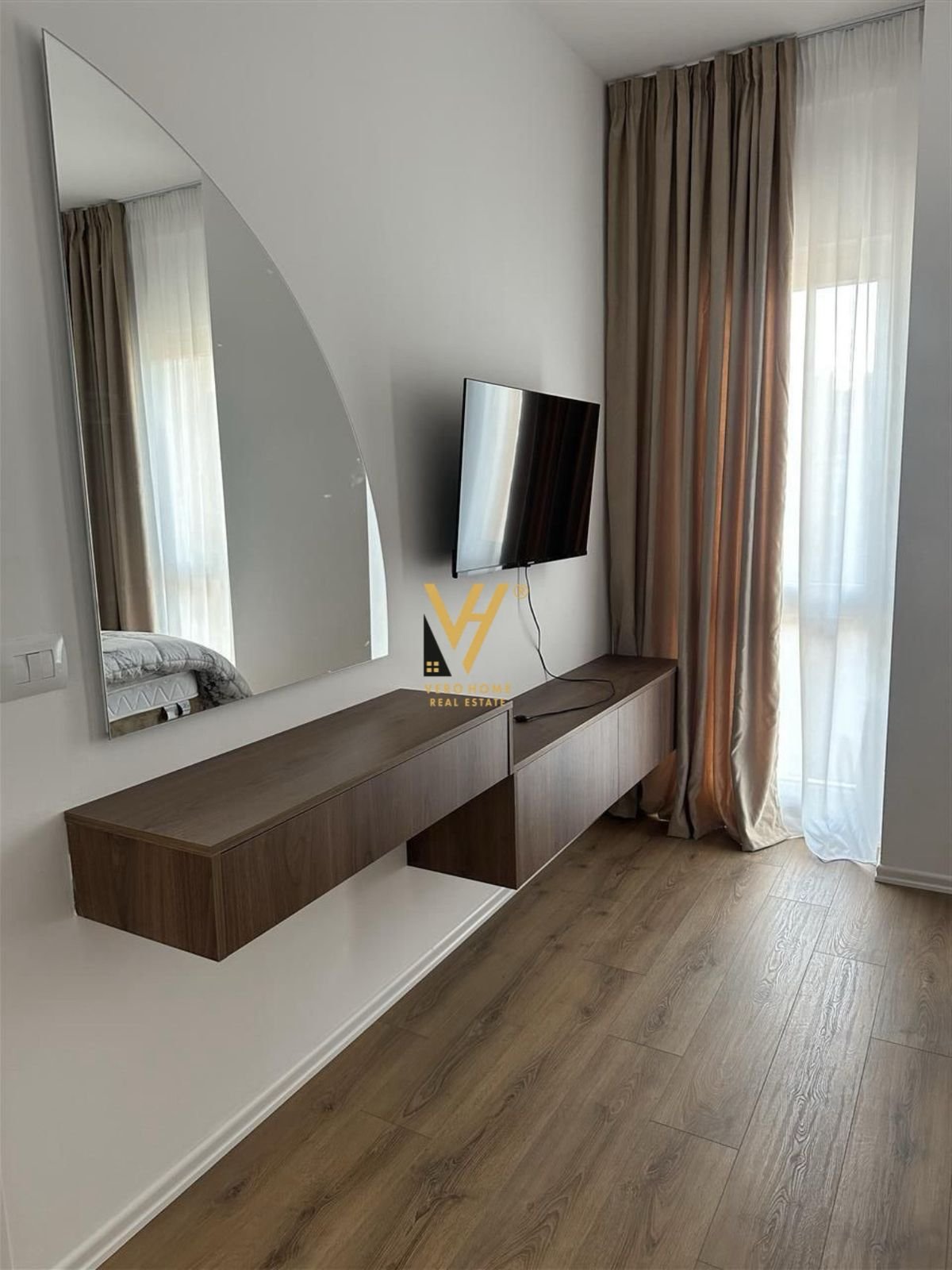 2+1+BLK ME QERA TE ZOGU I ZI 1.000 EURO