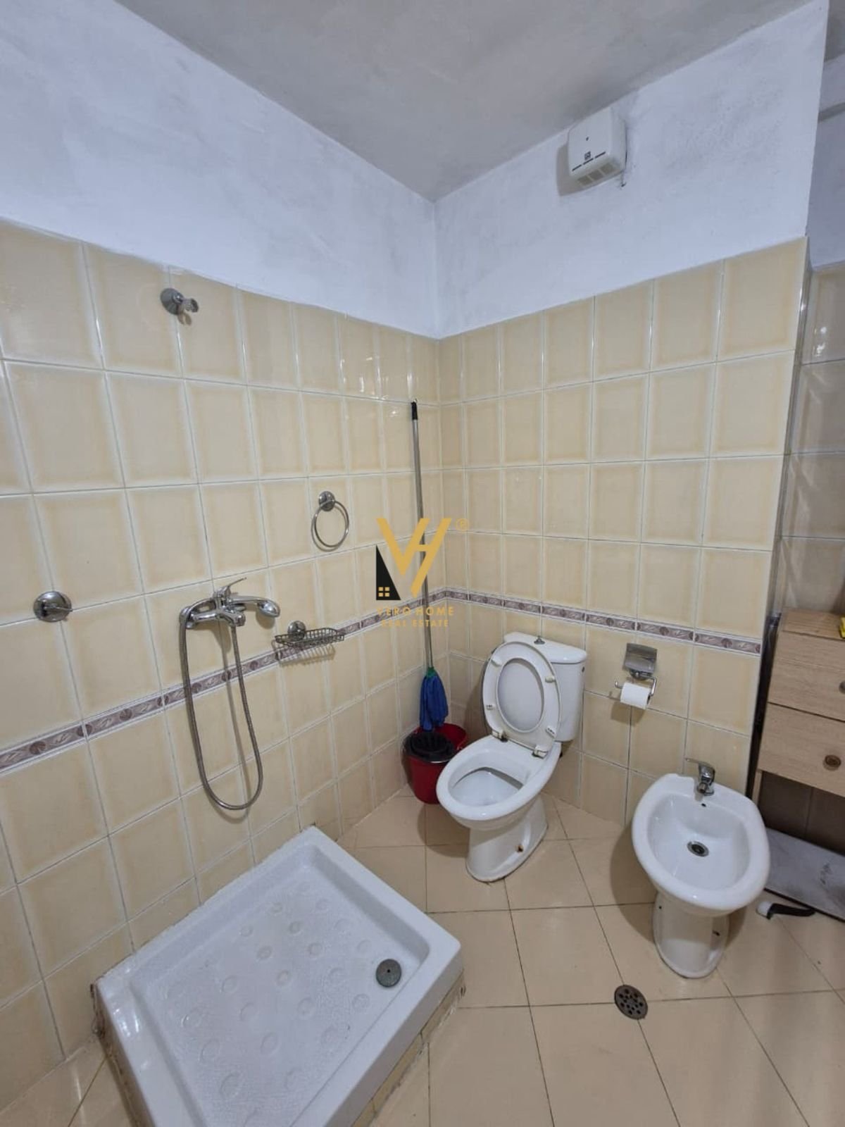 2+1+2 ME QIRA TE KOMUNA E PARISIT 60.000 LEKE