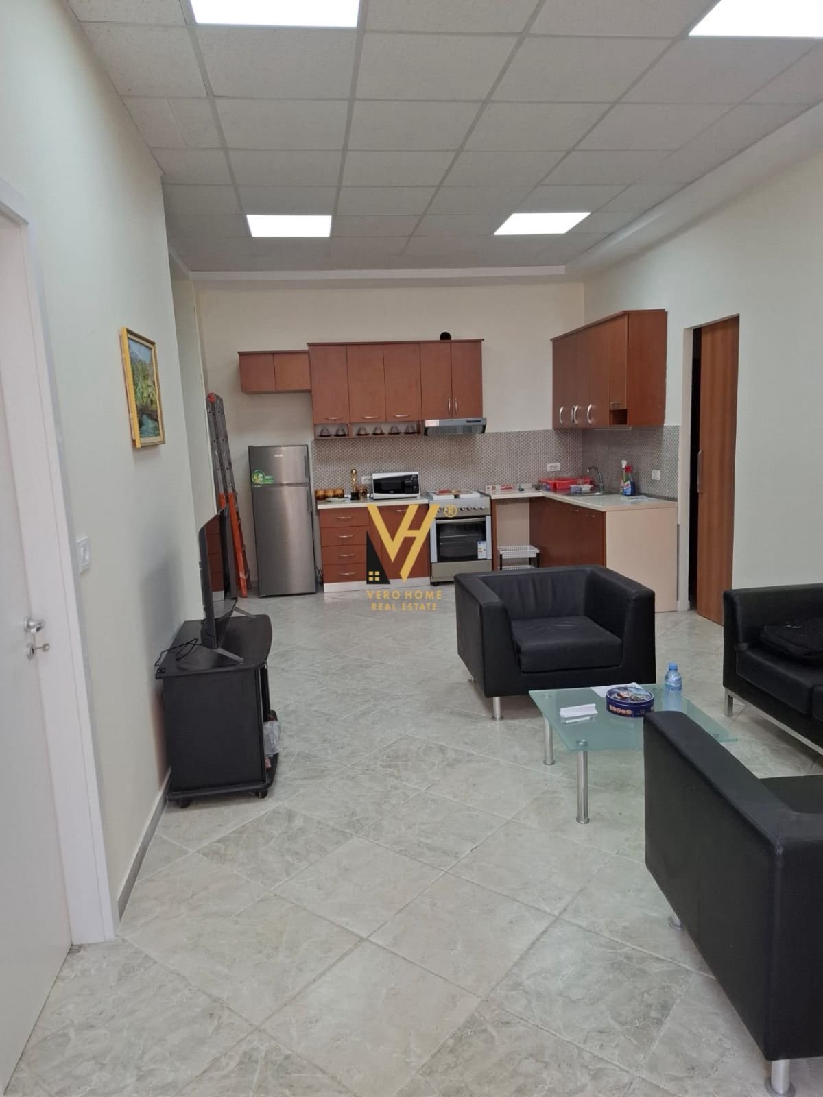 2+1 ME QERA TE AMBASADA KINEZE 80.000 LEKE