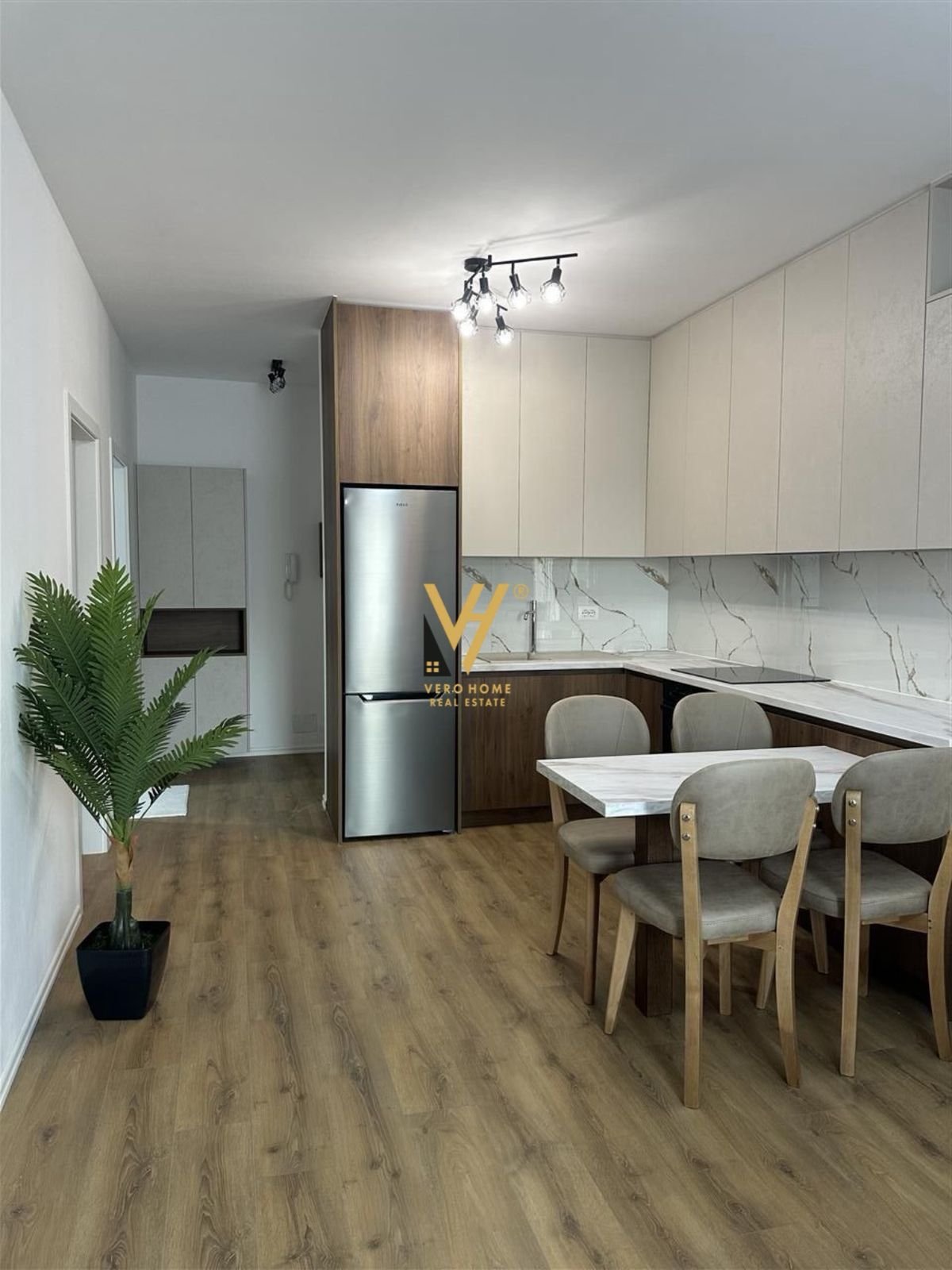 2+1+BLK ME QERA TE ZOGU I ZI 1.000 EURO