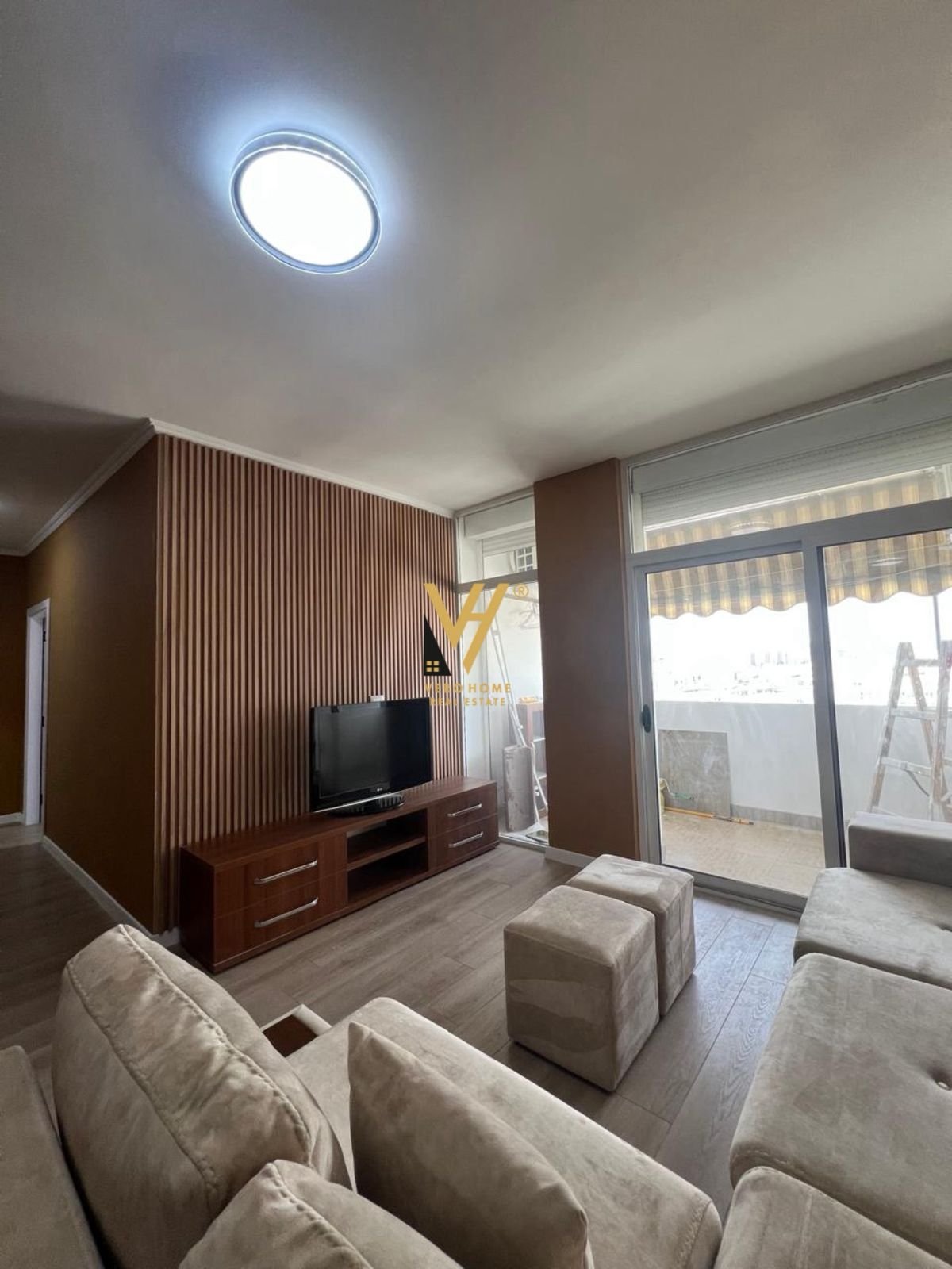 2+1+BLK ME QIRA TE KOMUNA E PARISIT 70.000 LEKE