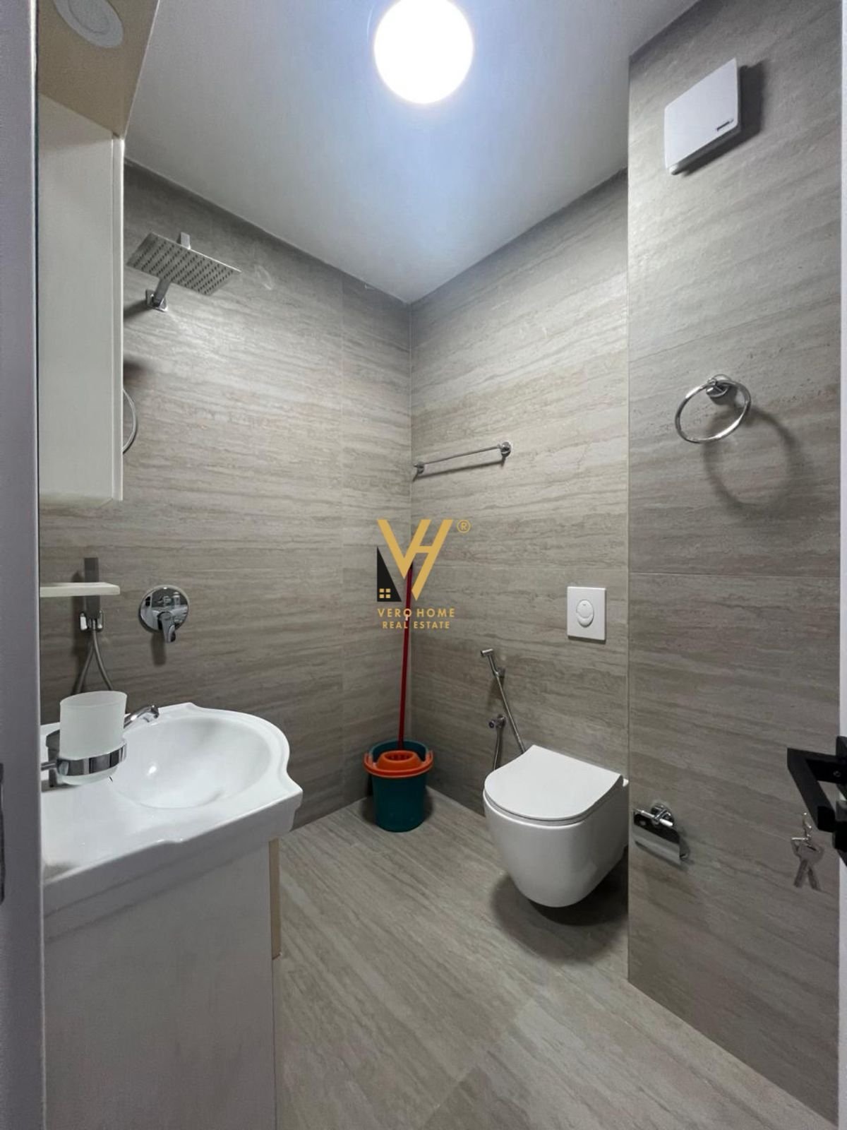 2+1+BLK ME QIRA TE KOMUNA E PARISIT 70.000 LEKE