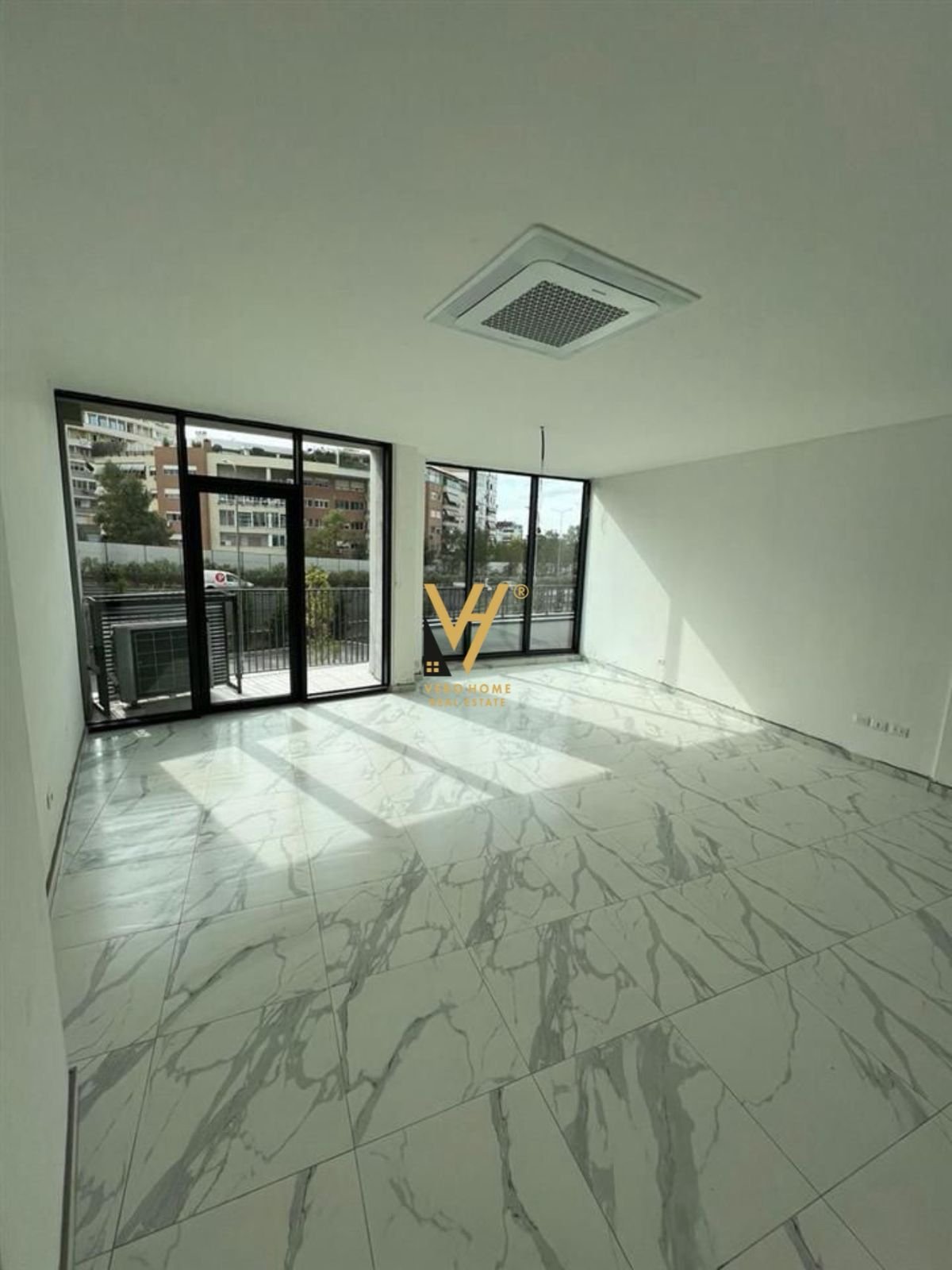 ZYRE 55 M2 ME QERA TE LAKE VIEW 1.000 EURO