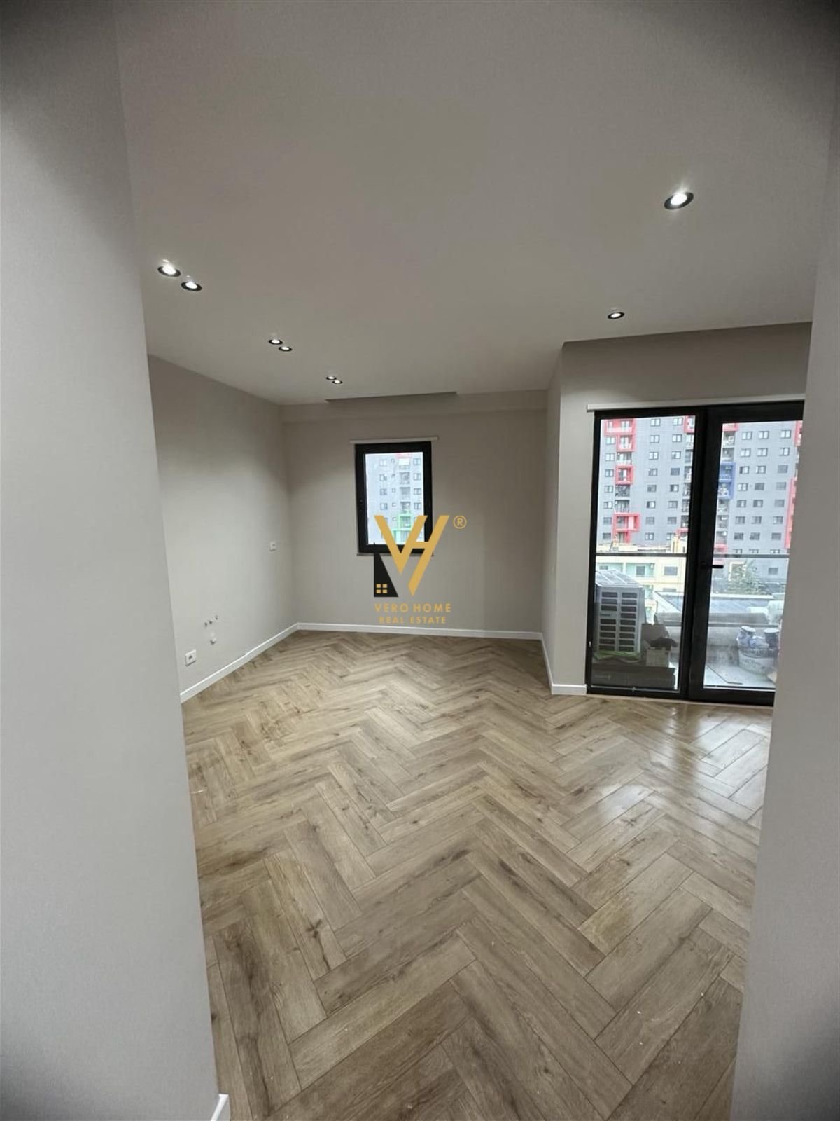 ZYRE 126 M2 TE REZ OASIS, UNAZA E RE 1.250 EURO