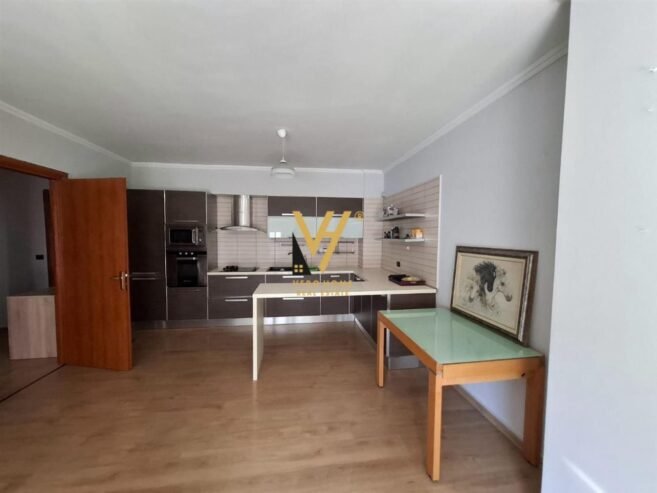 1+1+BLK ME QERA TE JURIDIKU, BLLOK 900 EURO