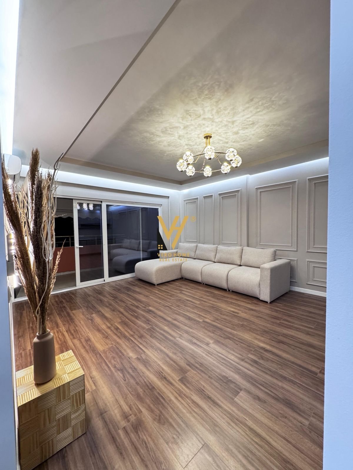 2+1+2 TE KOMUNA E PARISIT 285.000 EURO