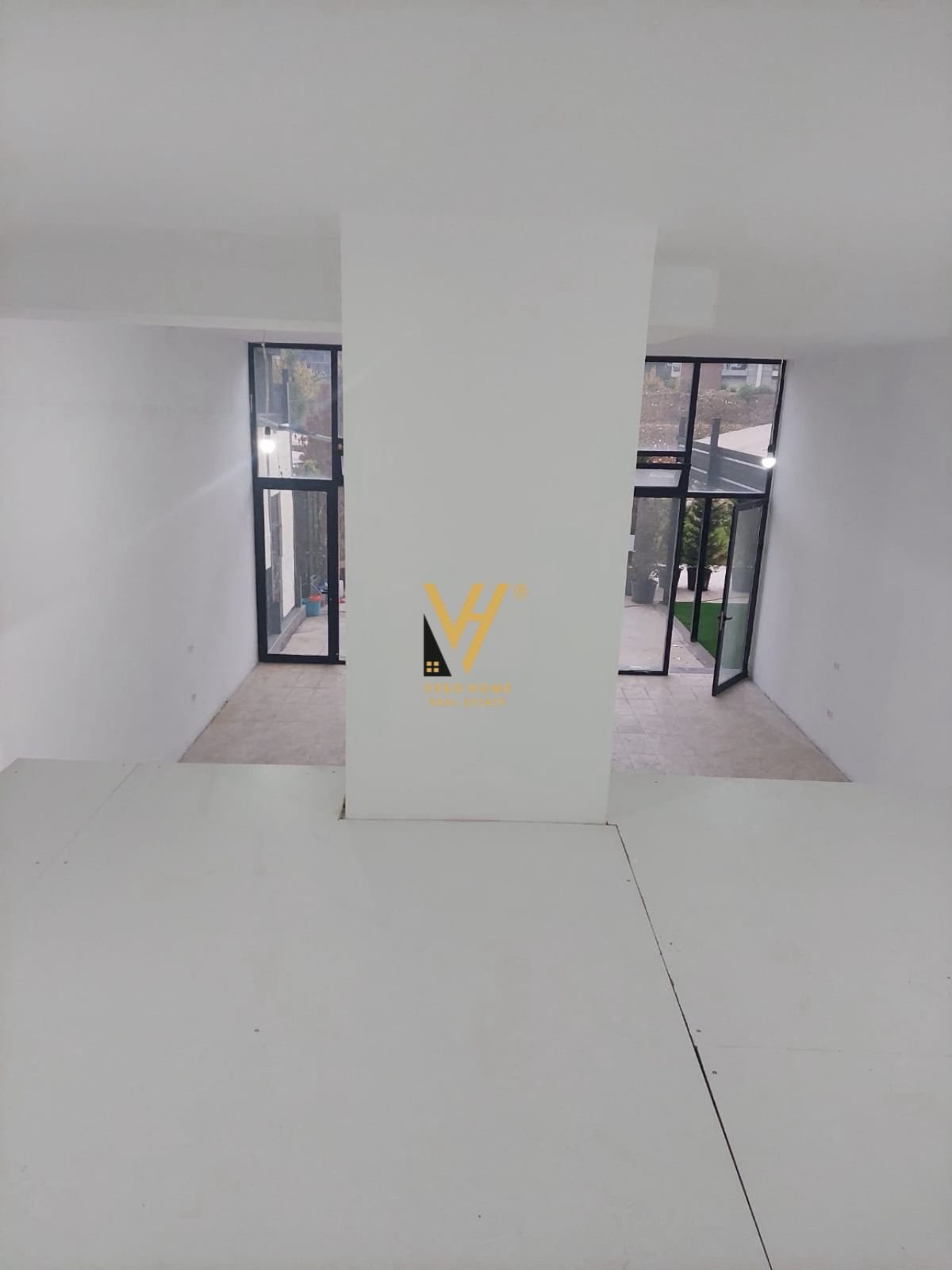 DYQAN 106 M2 ME QERA TE KOM.TURDIU 80.000 LEKE