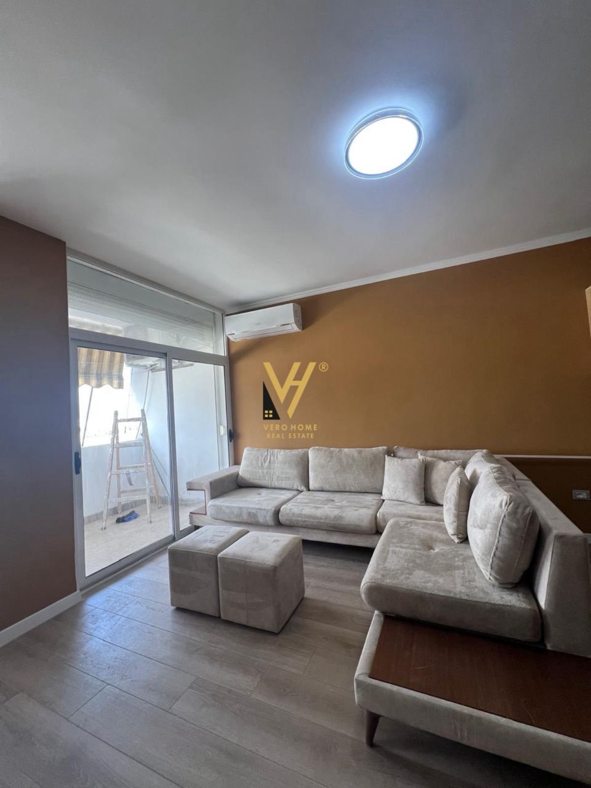 2+1+BLK ME QIRA TE KOMUNA E PARISIT 70.000 LEKE