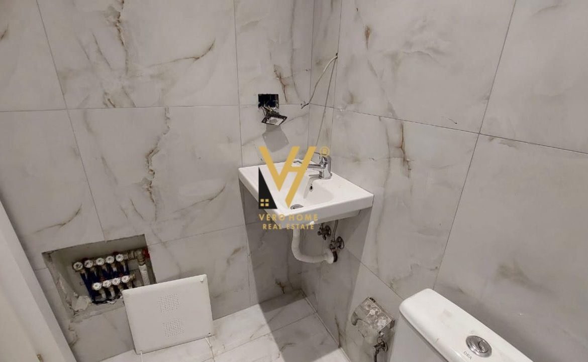 ZYRE 55 M2 ME QERA NE MYSLYM SHYR 50.000 LEKE