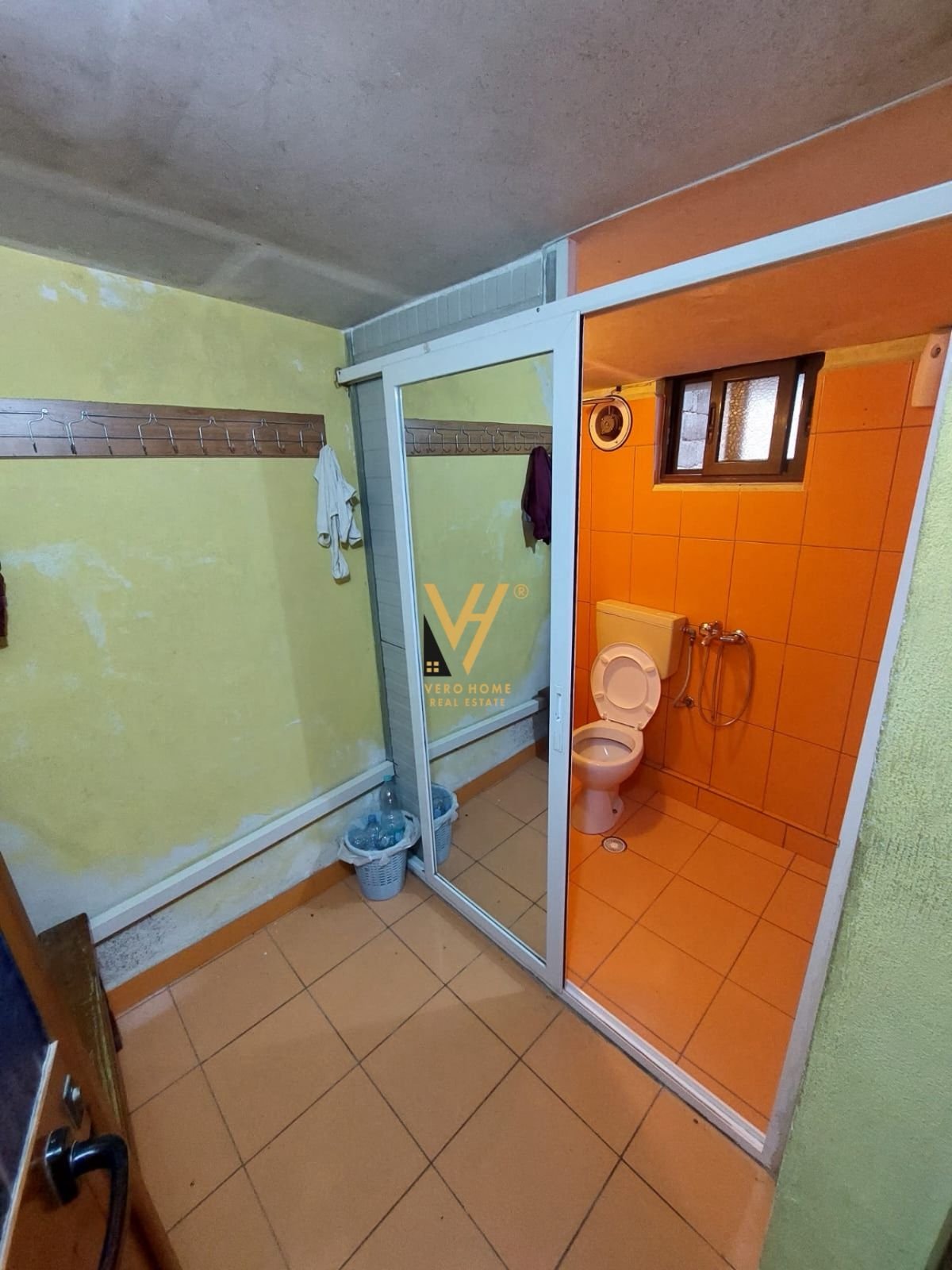 JEPET AMBIENT BIZNESI ME QERA ALI DEM 80.000 LEKE