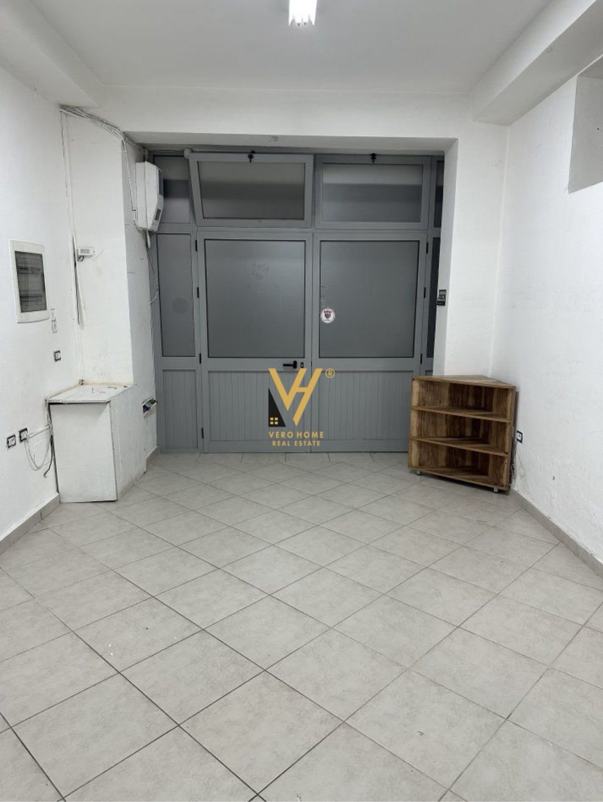 DYQAN 38 M2 ME QERA TE SHESHI WILLSON 550 EURO