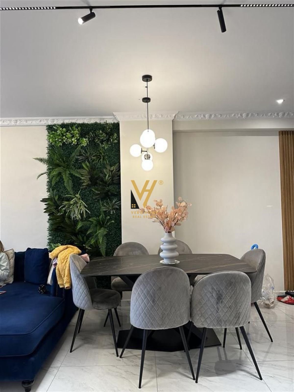 1+1+BLK TE KOMUNA E PARISIT 237.000 EURO