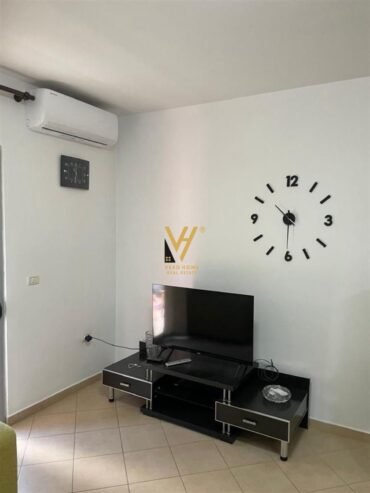 APARTAMENT 2+1 ME QERA TEK SHKOLLA E KUQE 600 EURO