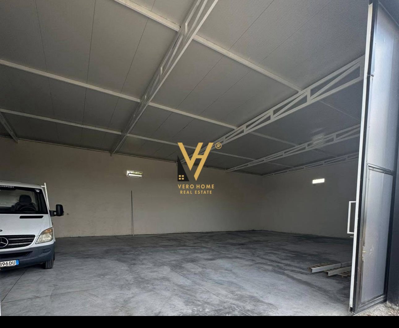 MAGAZINE 340 M2 ME QERA NE KAMEZ 1.500 EURO