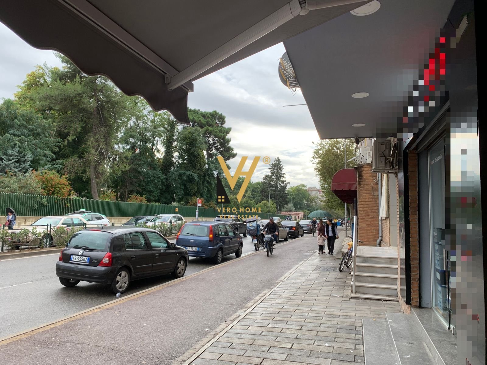 DYQAN 70 M2 ME QERA TE RRUGA E DIBRES 1.200 EURO