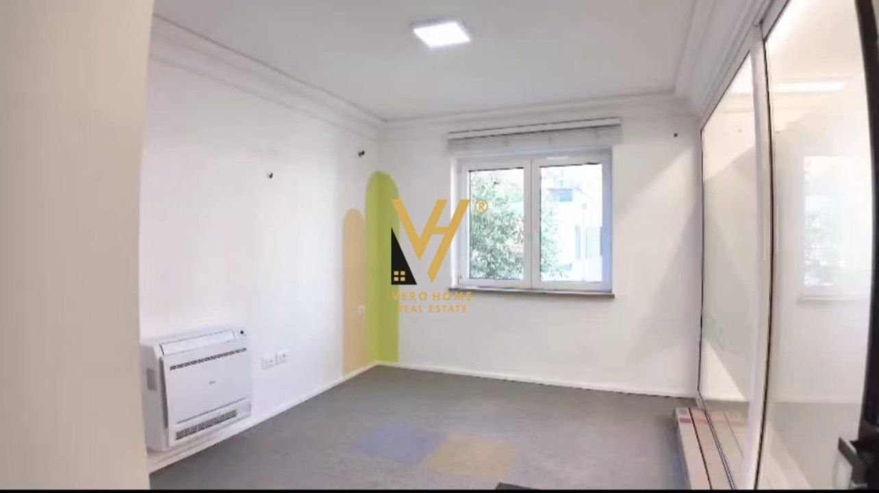 ZYRE 130 M2 ME QERA TE RRUGA E DURRESIT 2.000 EURO