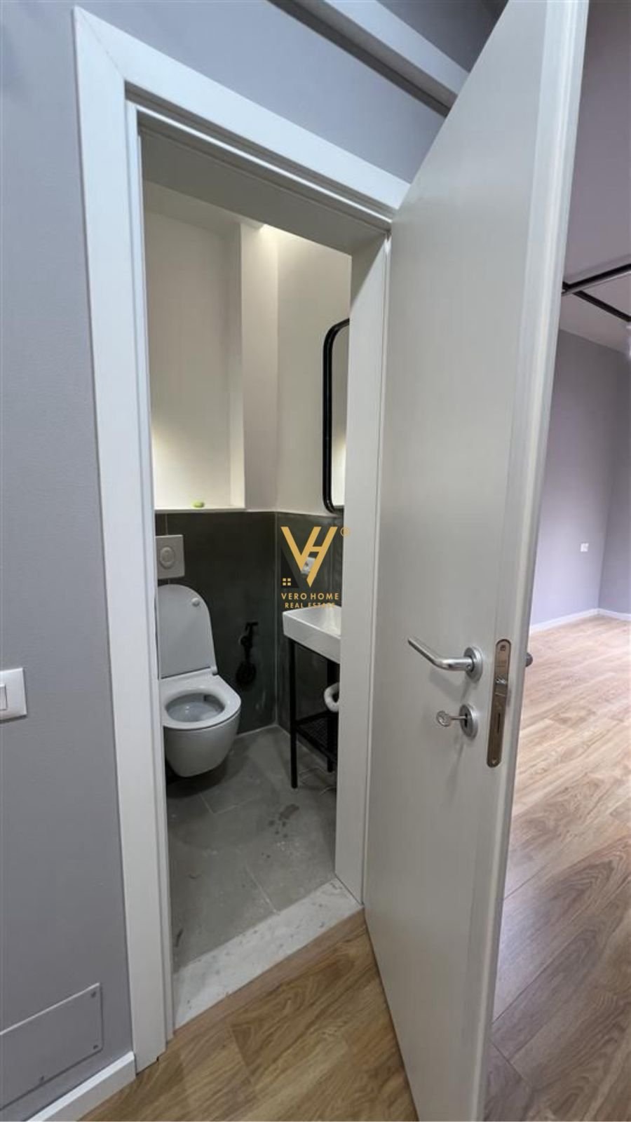 AMBIENT 75 M2 ME QERA TE MYSLYM SHYRI 1.200 EURO