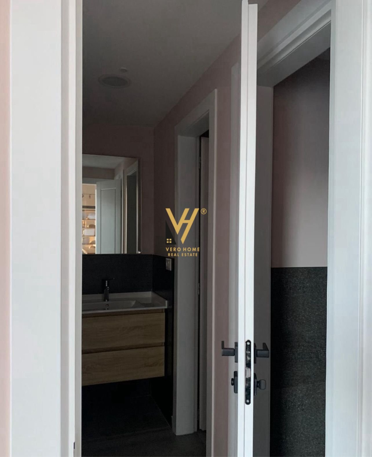 ZYRE 100 M2 DUBLEX TE BIRRA TIRANA 1.200 EURO